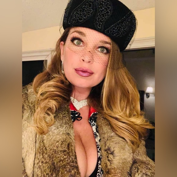 Meet your Posher, Ashley - Picture 2 of 6